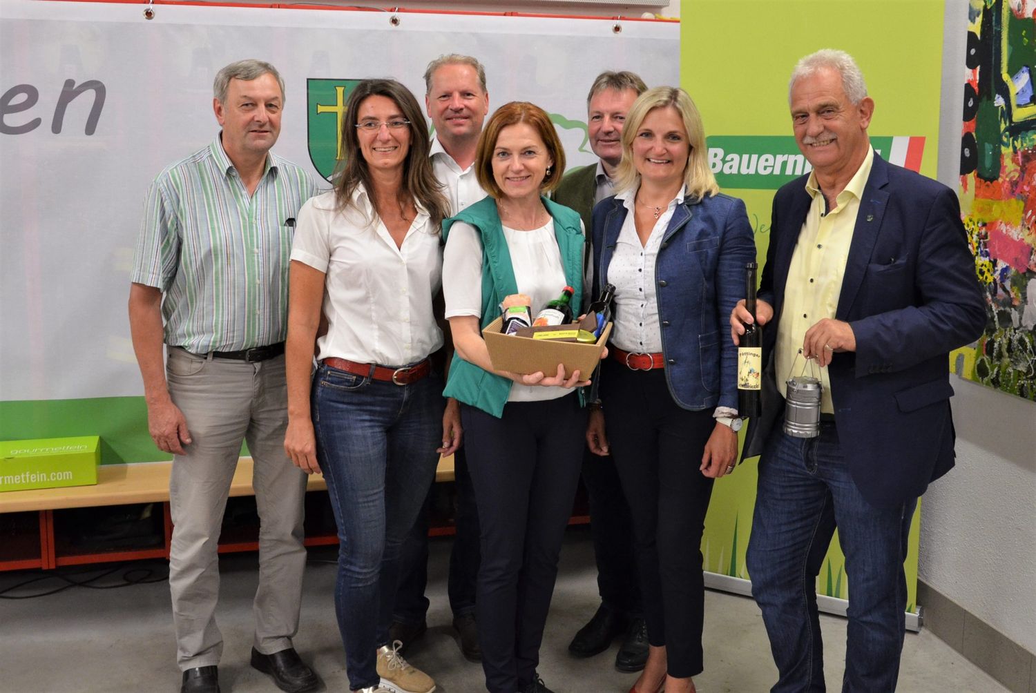Zu Gast im Bezirk Grieskirchen: Simone Schmiedtbauer (m.) mit Rudolf Wagner, Annemarie Heigl, Wolfgang Wallner, Martin Dammayr, Daniela Burgstaller und Peter Oberlehner