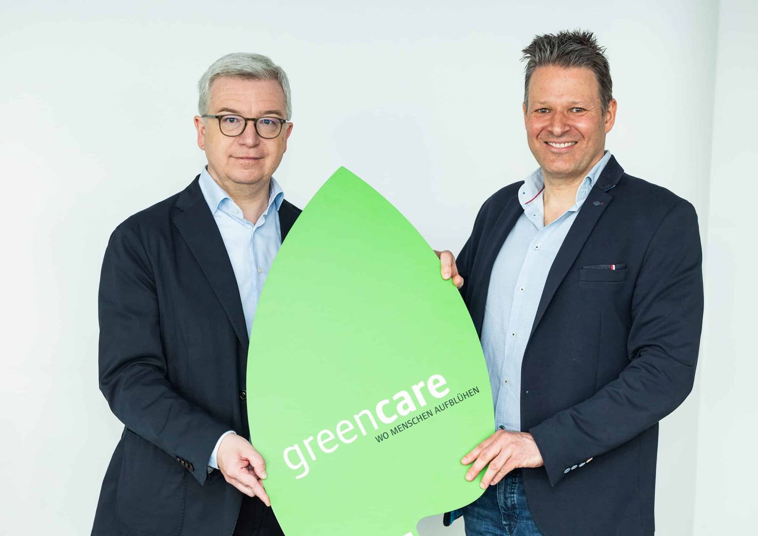 Generaldirektor Michael Höllerer und Geschäftsführer Günther Mayerl bekräftigen die neue Partnerschaft.
