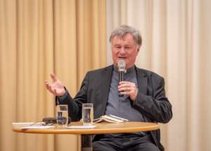 Manfred Scheuer,Buchpräsentation Bischof Manfred Scheuer: “Mehr Oder Weniger? Dem Rechten Maß Im Leben Nachspüren”