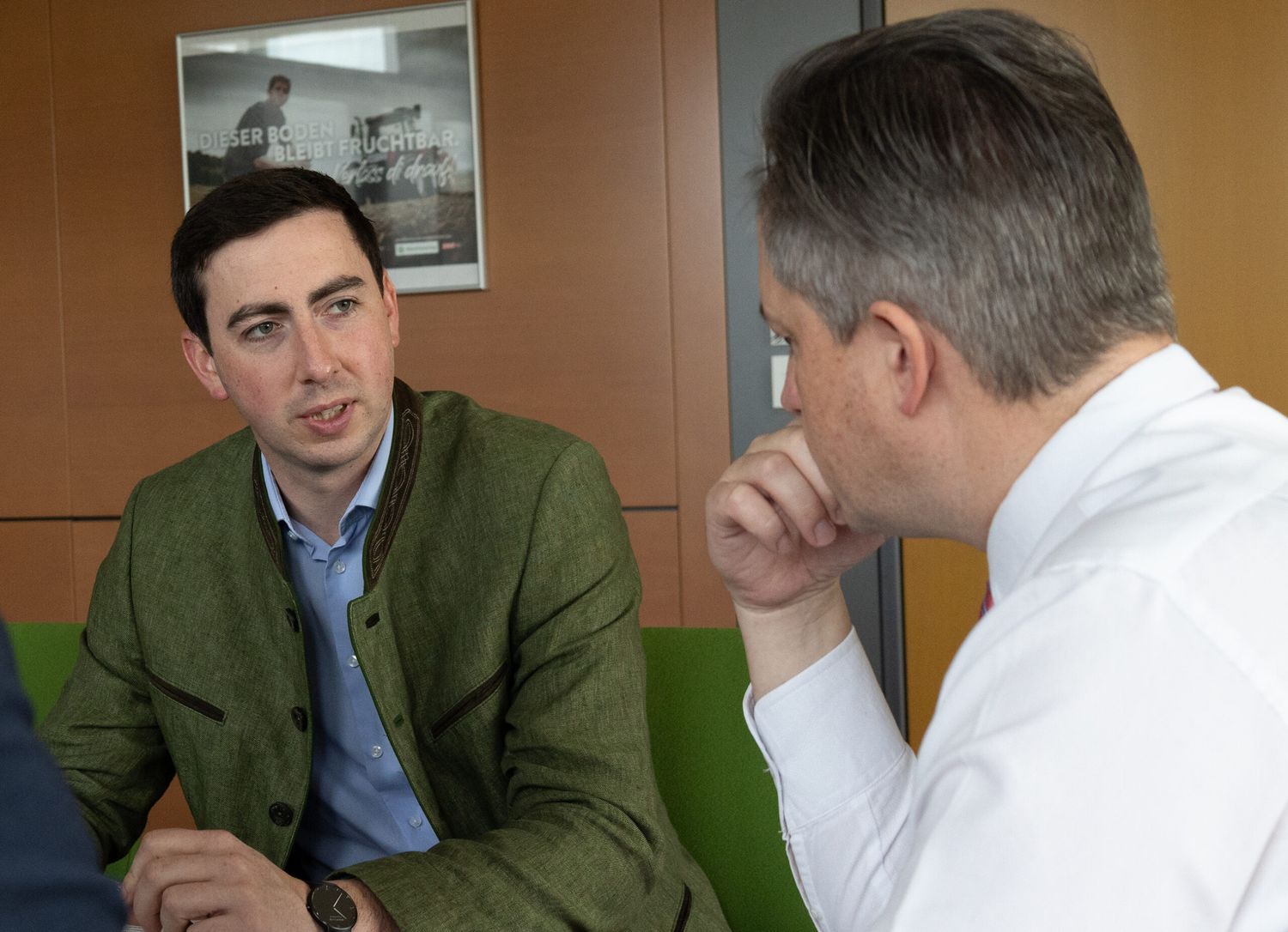 Alexander Bernhuber im Gespräch mit LK-Präsident Johannes Schmuckenschlager zur Entwaldungsverordnung.
