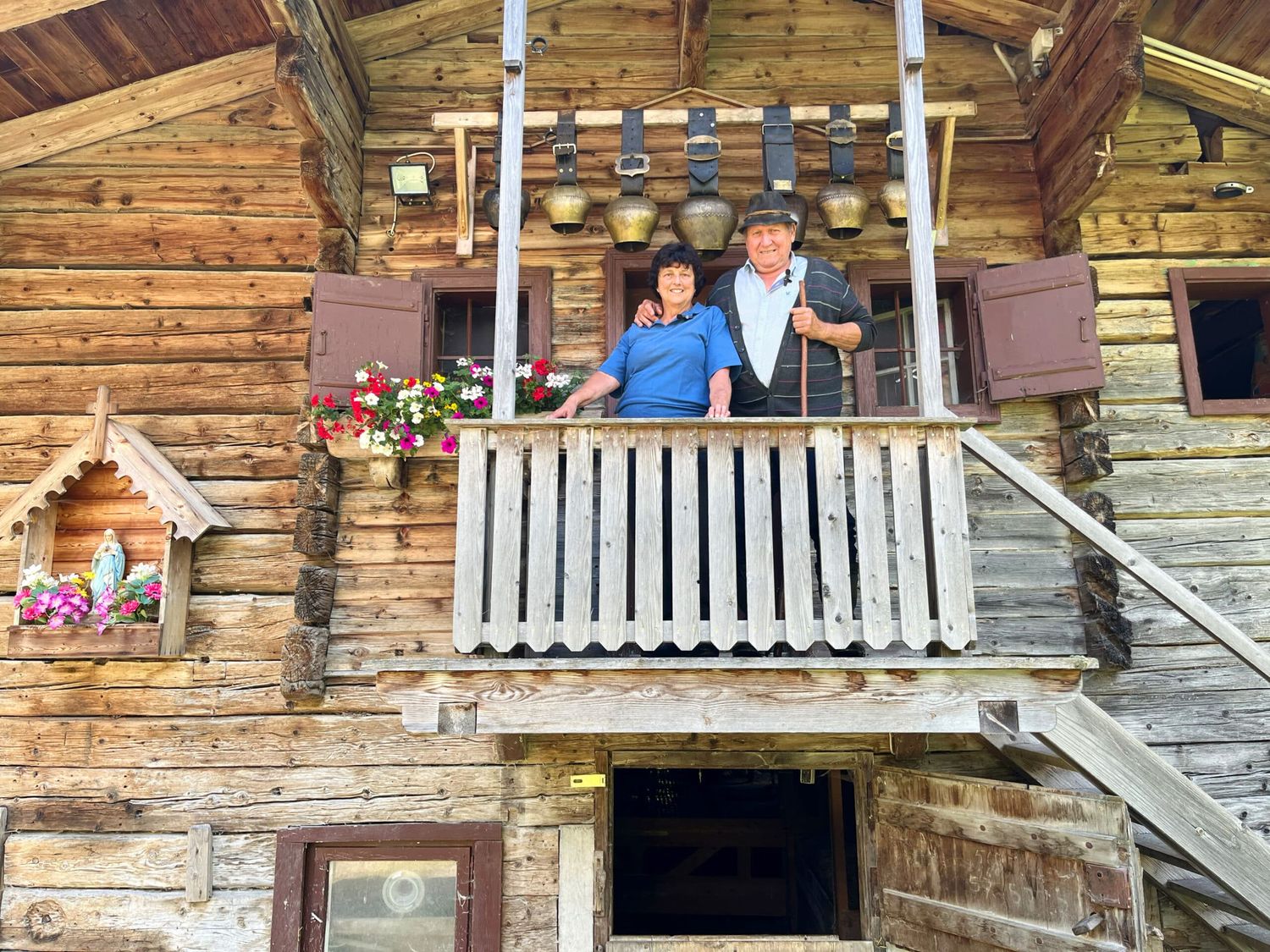 Mit viel Liebe und Herzblut wird die Stieralm im Wattental von Irmgard und Josef Stöger bewirtschaftet.