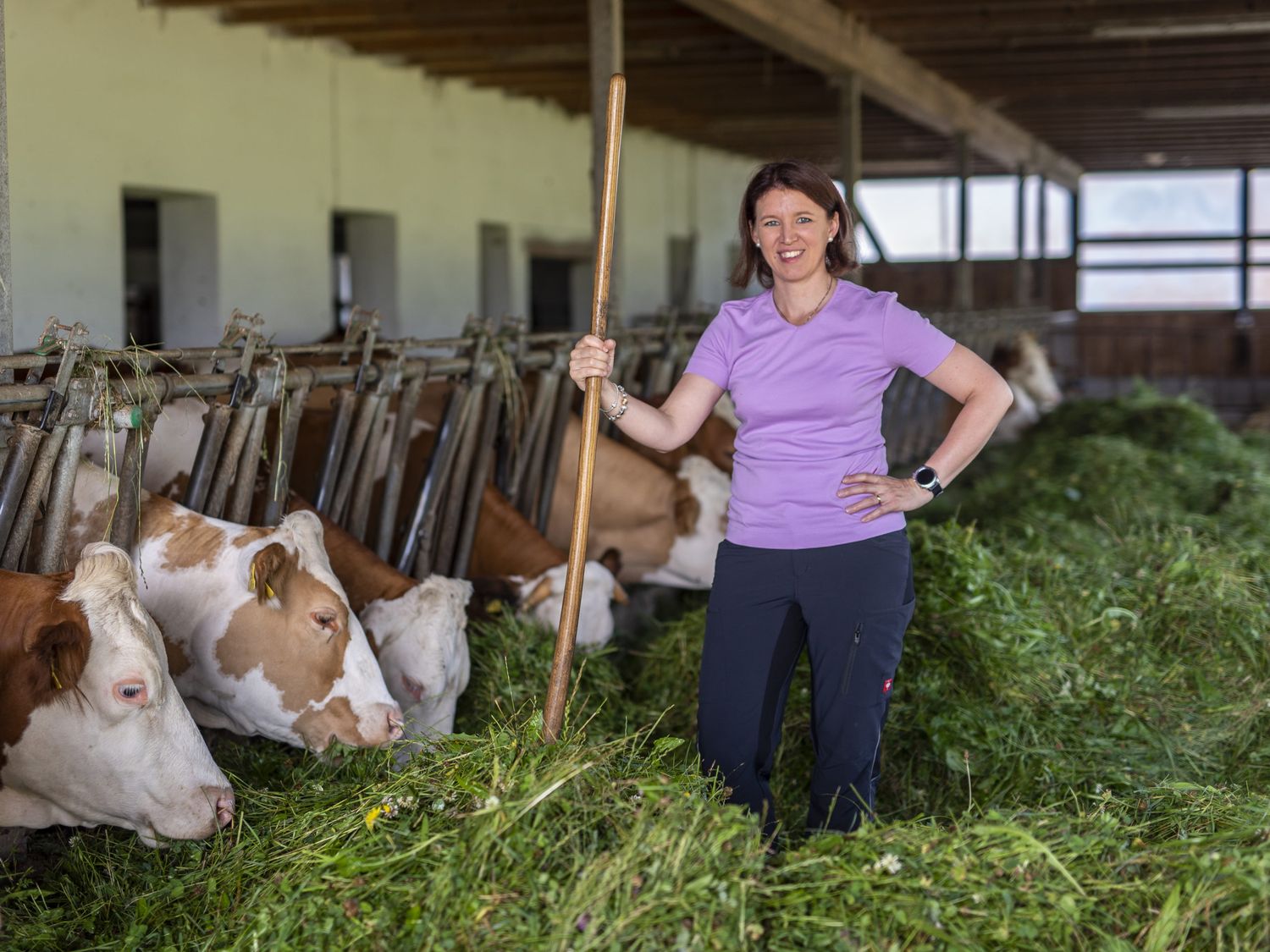 Agrarlandesrätin, Bauernbund-Landesobfrau, Vöcklabruck „Wer mitanpackt, kann auch etwas bewegen! So habe ich das in meinem Elternhaus gelernt und so will ich das auch weitergeben und vor allem selber leben.“