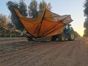 Schüttler vor John Deere