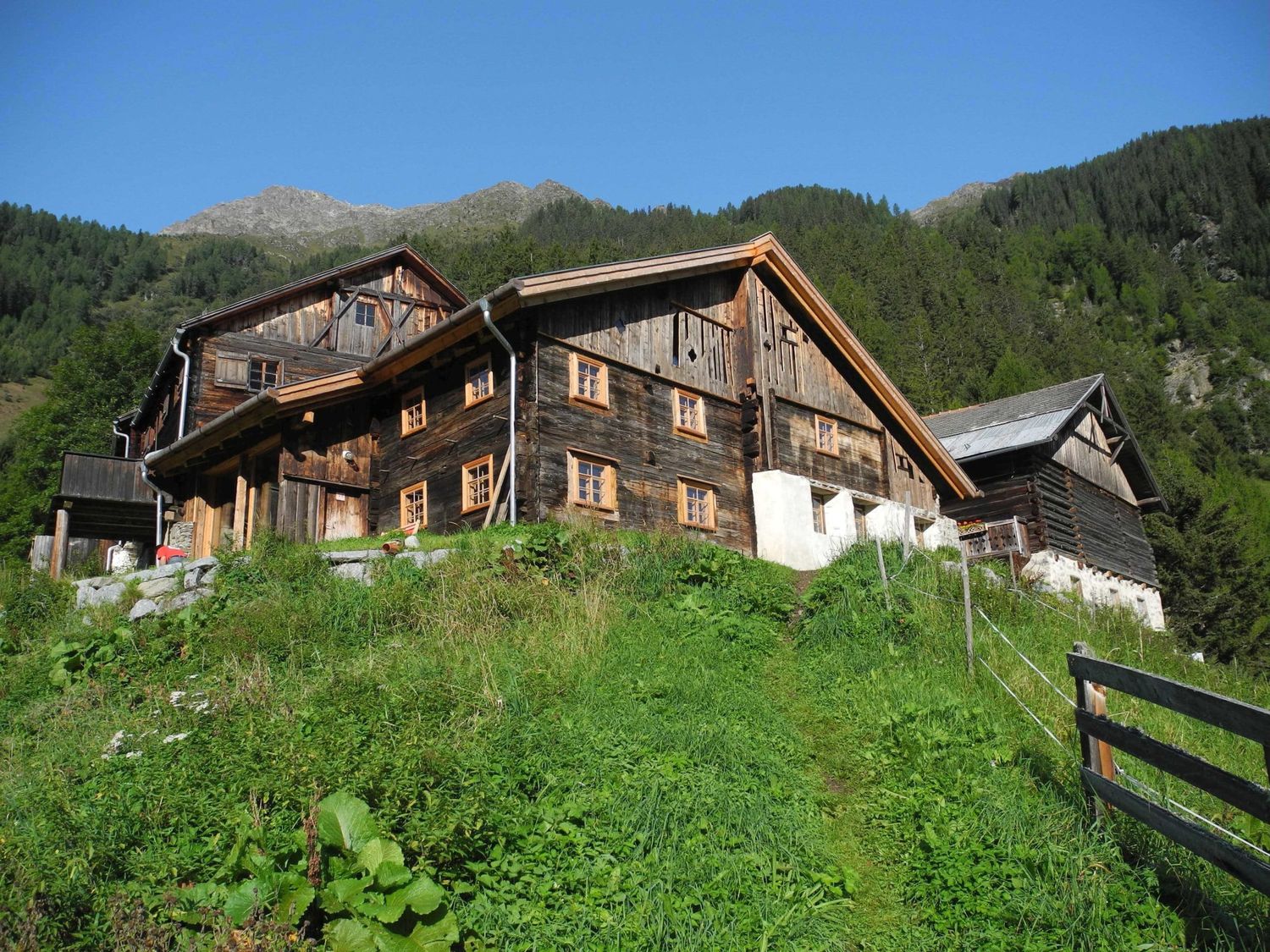 Die Ögghöfe in Kaunertal – ein Beispiel für gelungenen Ensembleschutz in Tirol.
