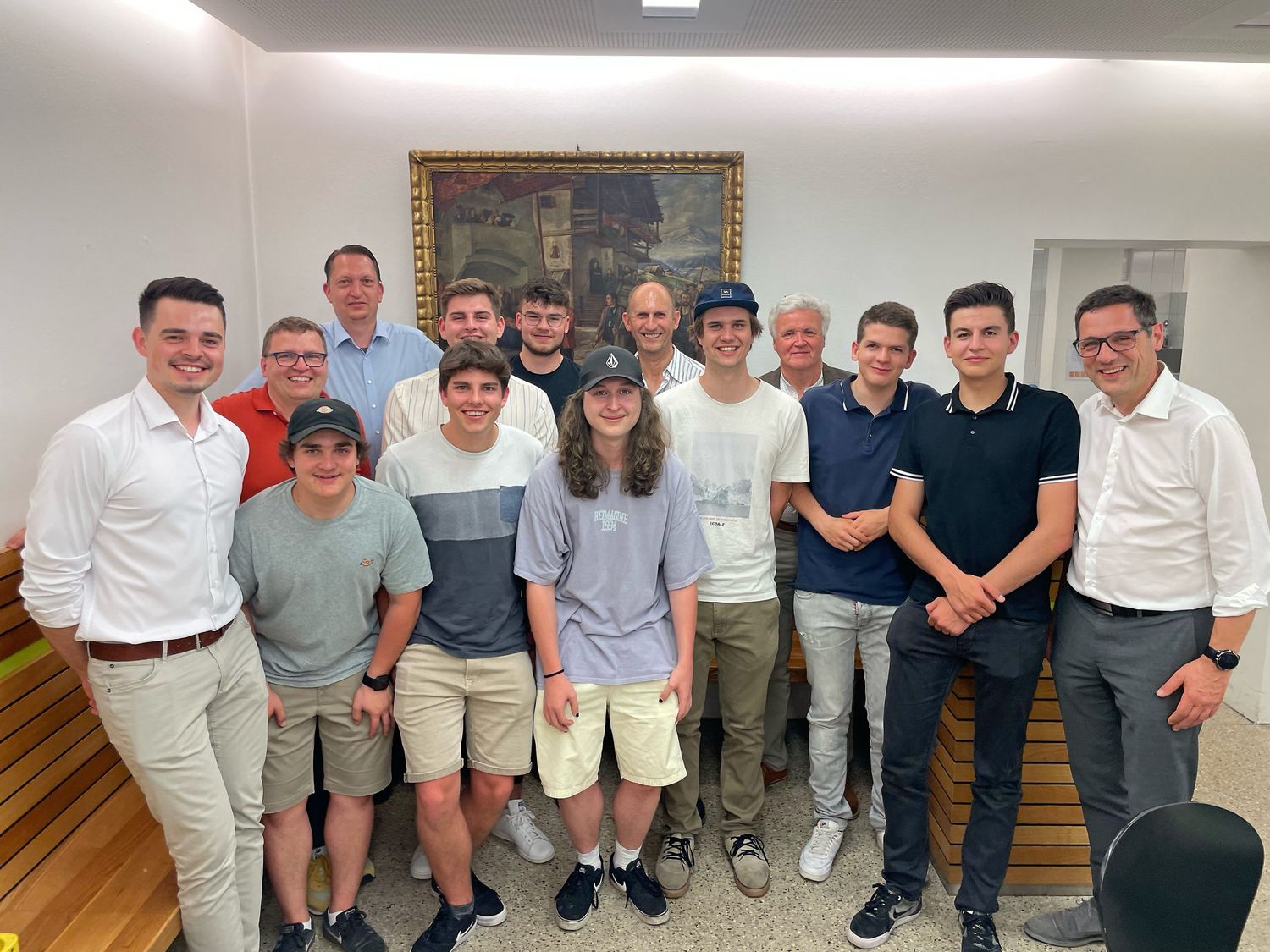 Albert Fichtenau, Leiter des Eduard-Wallnöfer-Schülerheims (li.), und Bauernbunddirektor BR Peter Raggl (re.) freuten sich über den zahlreichen Besuch der ehemaligen Heimschüler.