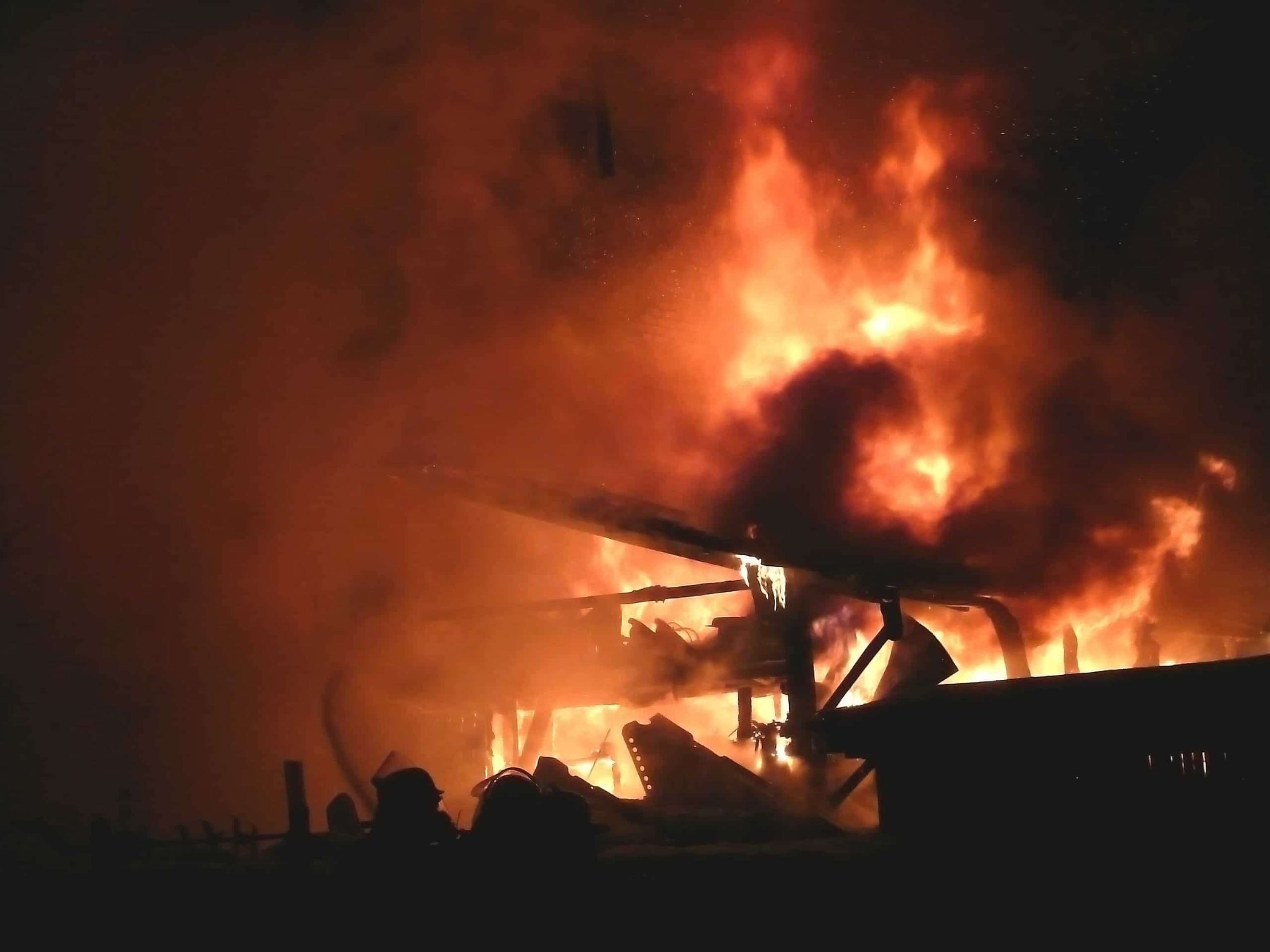 Nächtlicher Großbrand Auf Einem Bauernhof