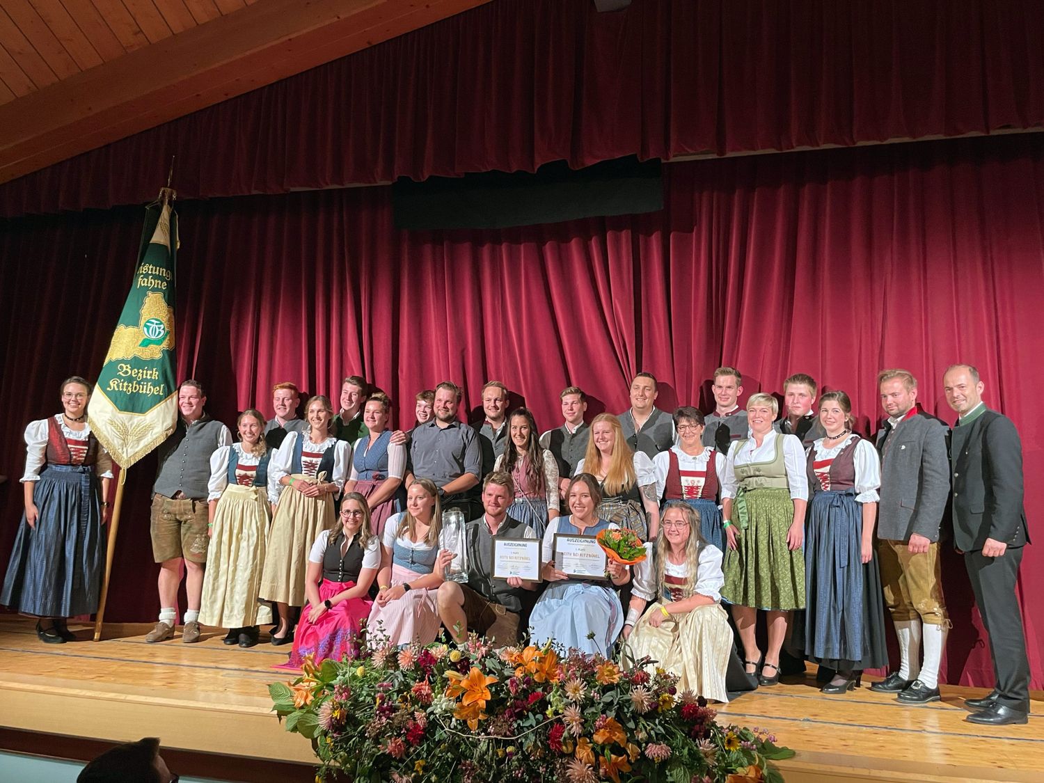 Die Siegerortsgruppe JB/LJ Reith bei Kitzbühel mit Josef Hechenberger, Helga Brunschmid, Dominik Traxl, Magdalena Millinger, Lisa Hausmann und Christoph Pirnbacher.