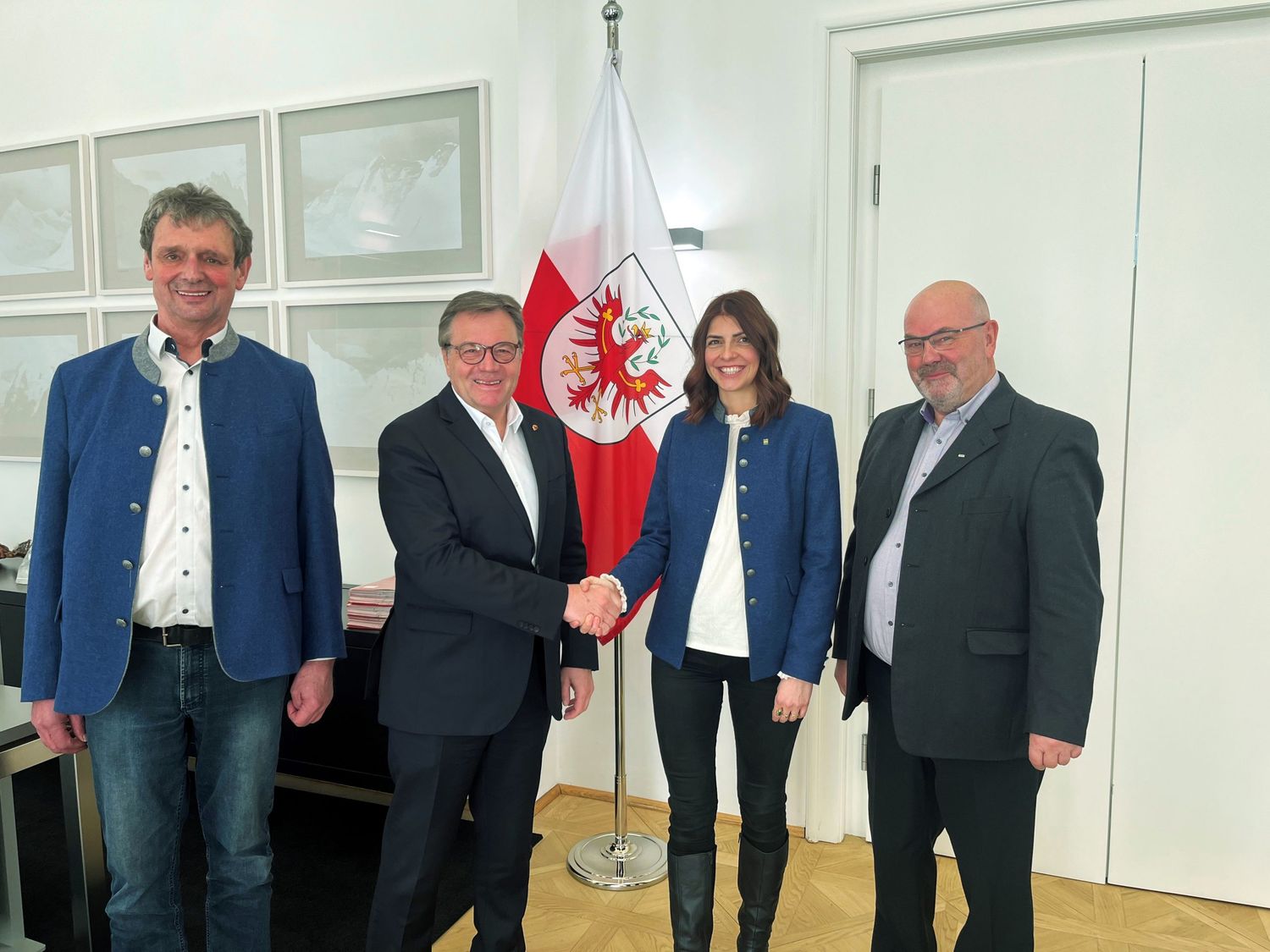 V. l.: Obmann Johann Hörtnagl, Landeshauptmann Günther Platter, Geschäftsführerin Astrid Rollinger und der ehemalige Geschäftsführer Klaus Loukota