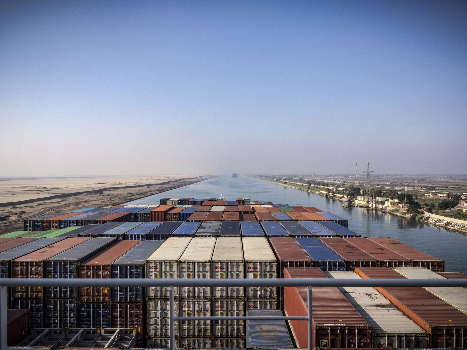 Containerschiff CMA CGM Centaurus Im Suezkanal
