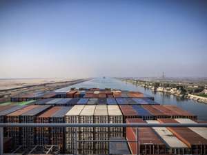 Containerschiff CMA CGM Centaurus Im Suezkanal