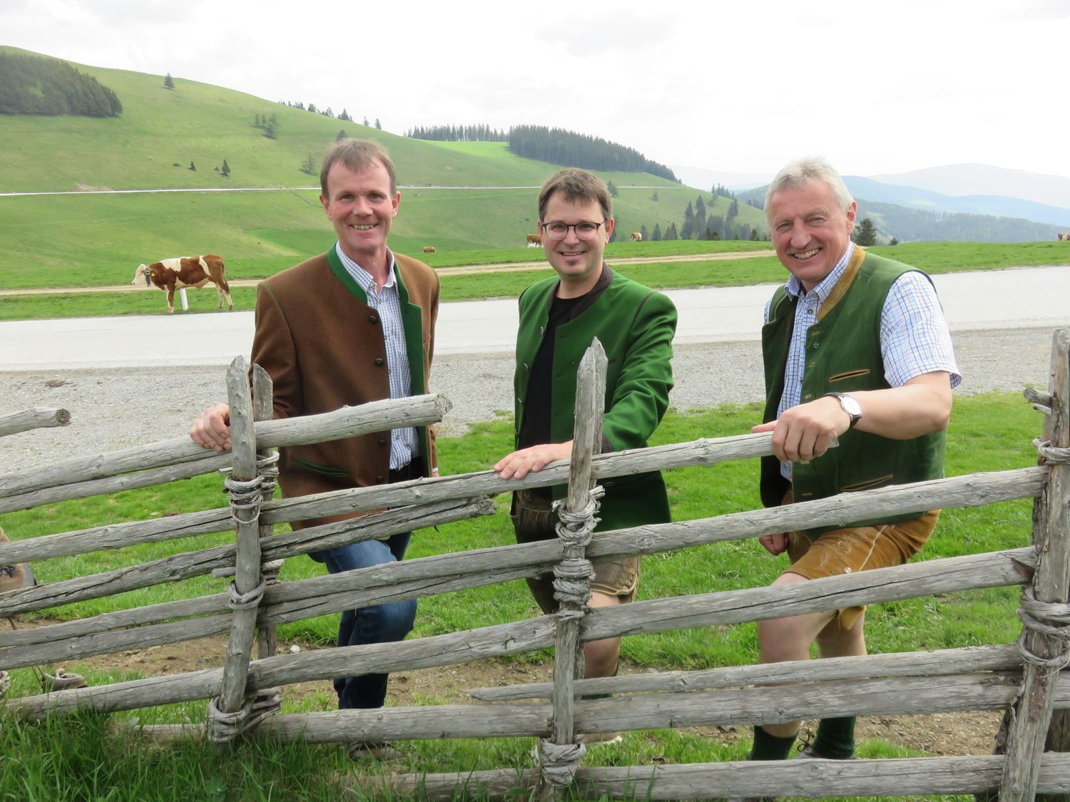 Almbauer Johann Baumegger, Tourismusinitiative-Obmann Erhard Pretterhofer und Almenland-Obmann Erwin Gruber.