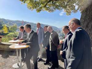 Für Österreich unterzeichneten LK-Präsident Josef Moosbrugger sowie Bauernbund-Chef Georg Strasser die Arenenberger Erklärung.