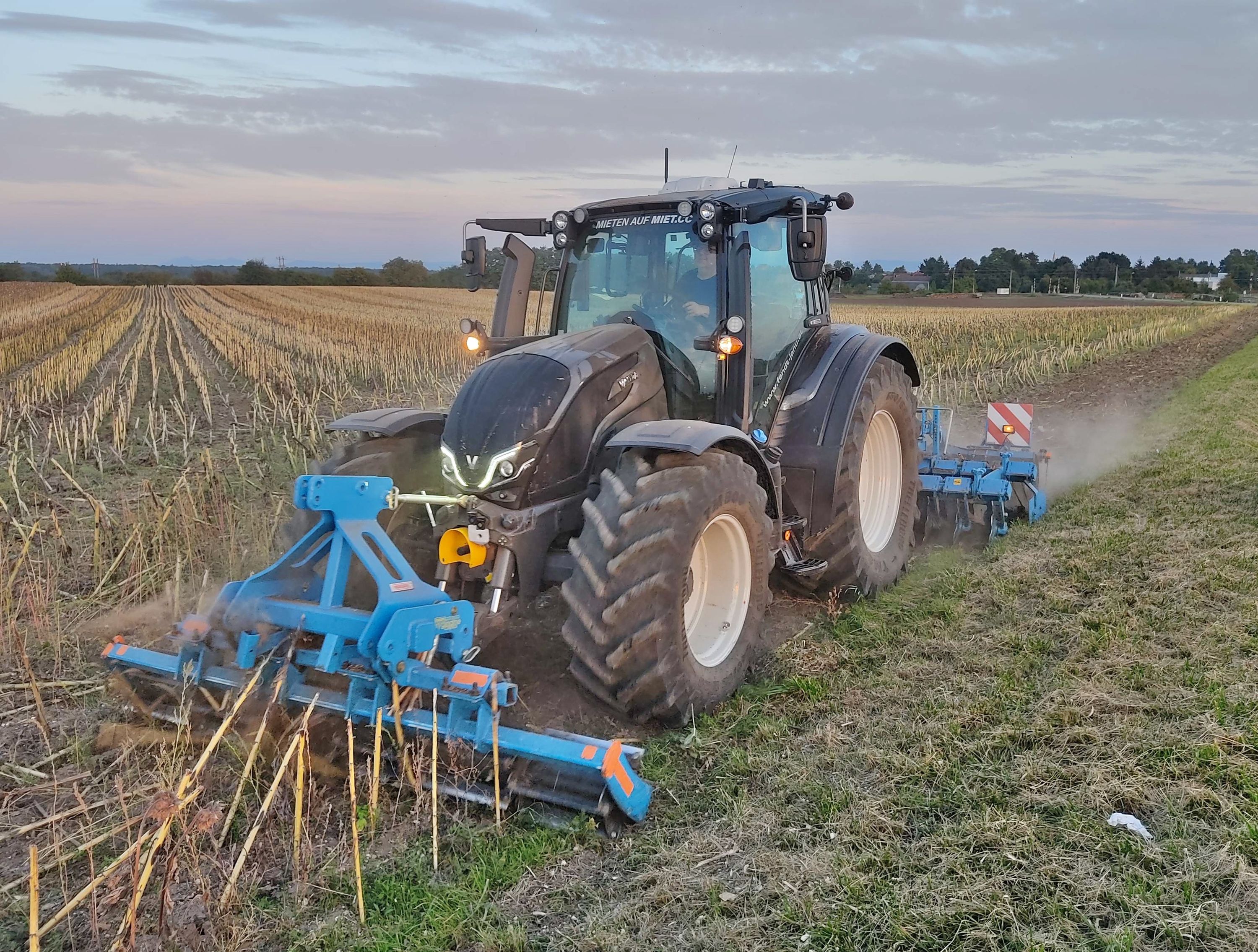 Genug Kraft für anspruchsvolle Feld- und Transportarbeiten: Der Valtra N175 wird von einem der stärksten Vierzylinder am Markt angetrieben.