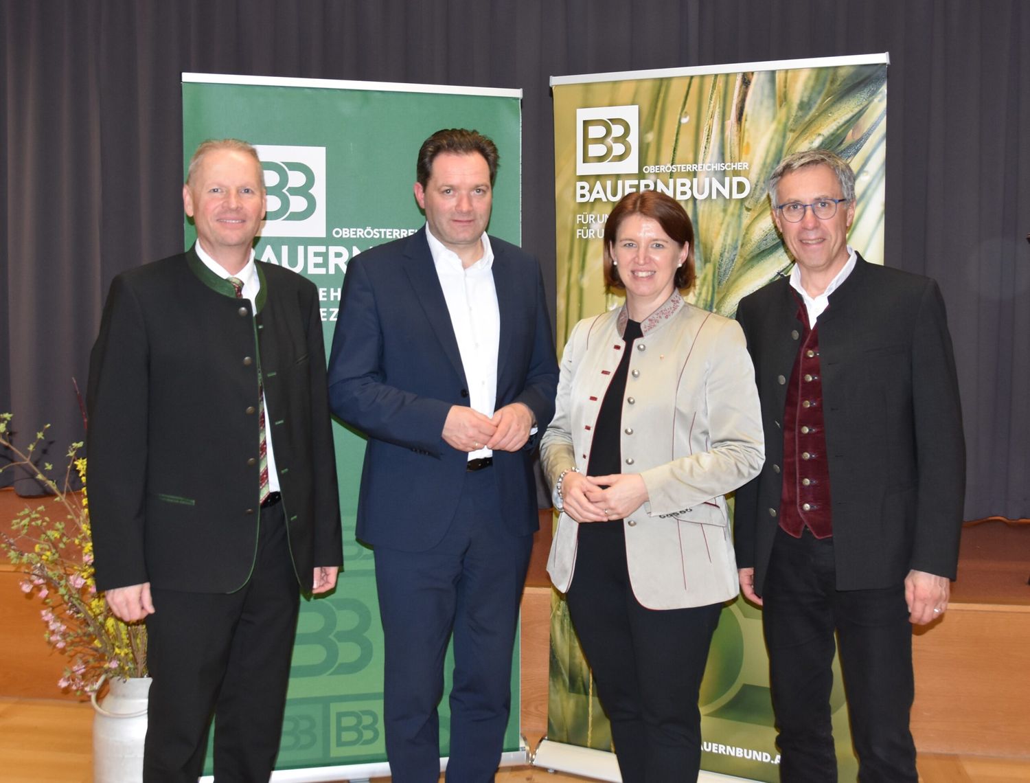 Beim Landesbauernrat: BB-Direktor Wolfgang Wallner, Minister Totschnig, Landesrätin Langer-Weninger und BB-Präsident Strasser (v.l.)