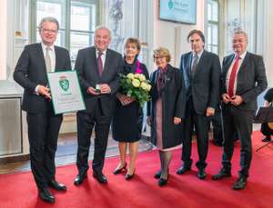 Landeshauptmann Christopher Drexler mit Hermann und Marianne Schützenhöfer, Waltraud Klasnic, Franz Voves und LH-Stellvertreter Anton Lang.