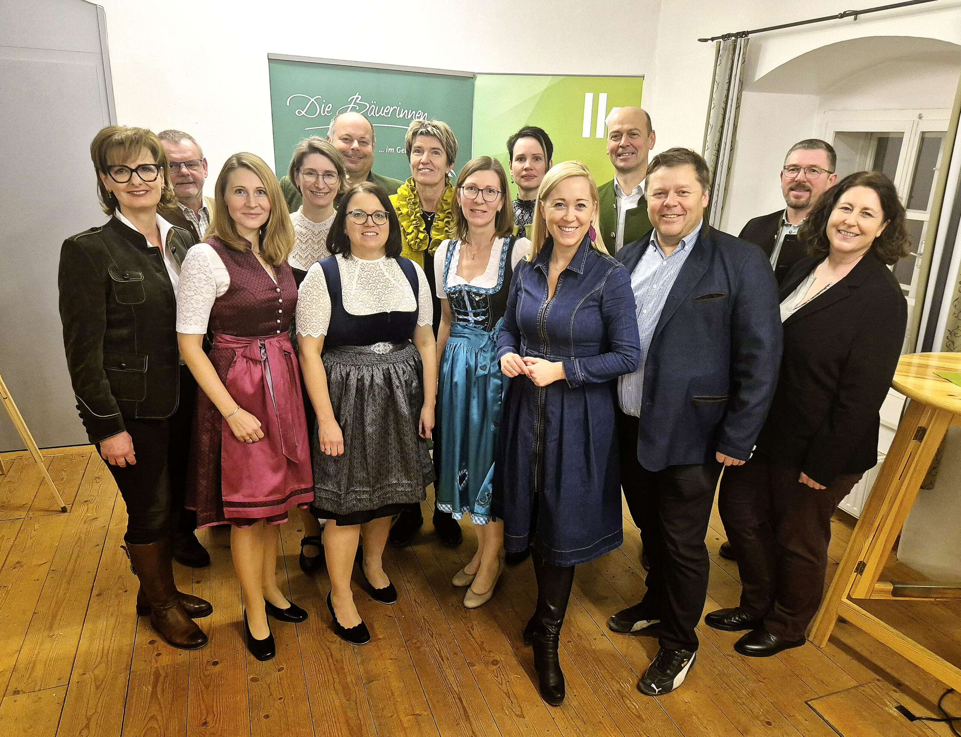 Die Ehrengäste hatten Freude über das Referat von Sabine Kronberger.