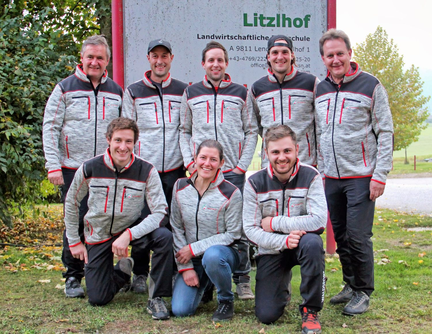 Das österreichische Nationalteam: Coach Armin Graf, Ersatzmann Benjamin Greber, Johannes Meisenbichler, Mathias Morgenstern, Coach Johannes Kröpfl (hinten), Jürgen Erlacher, Barbara Rinnhofer und Michael Ramsbacher.