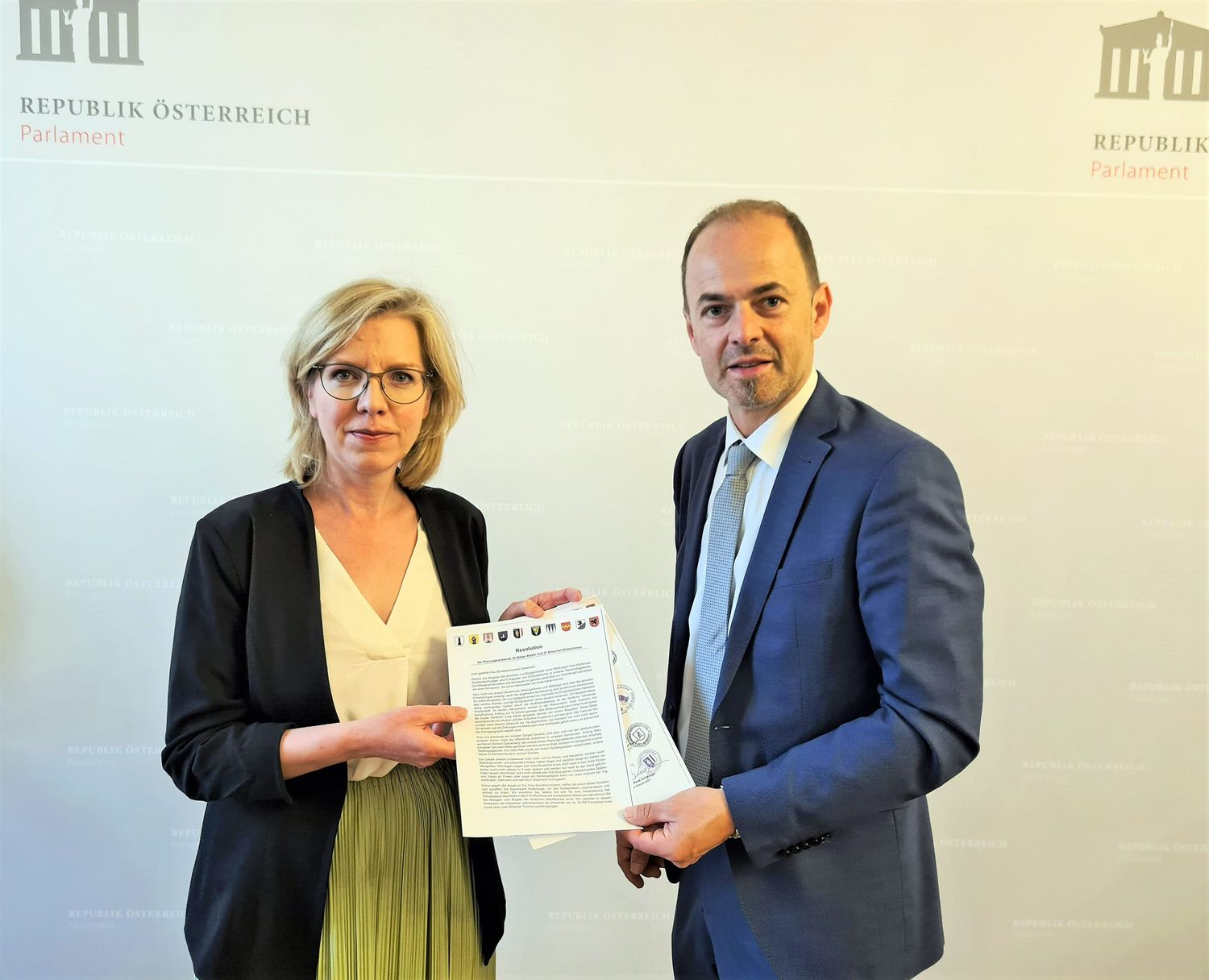 Josef Hechenberger mit BM Leonore Gewessler