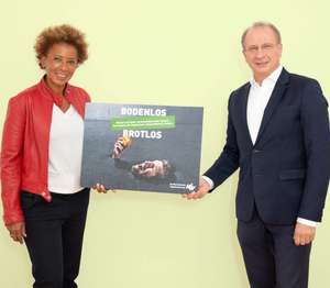 Arabella Kiesbauer mit Kurt Weinberger, Vorstandschef der Hagelversicherung
FOTO: ÖHV