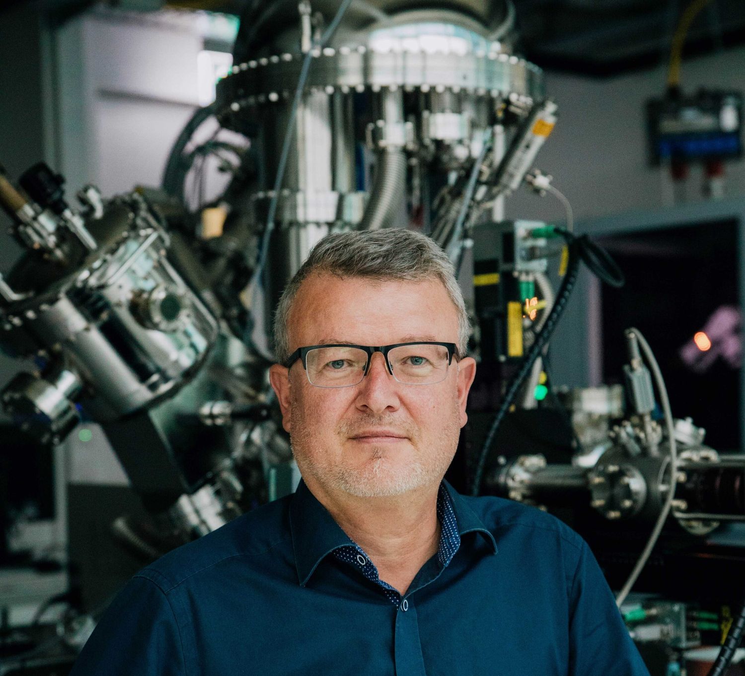 Maximilian Fichtner im Labor im Helmholtz-Institut Ulm.