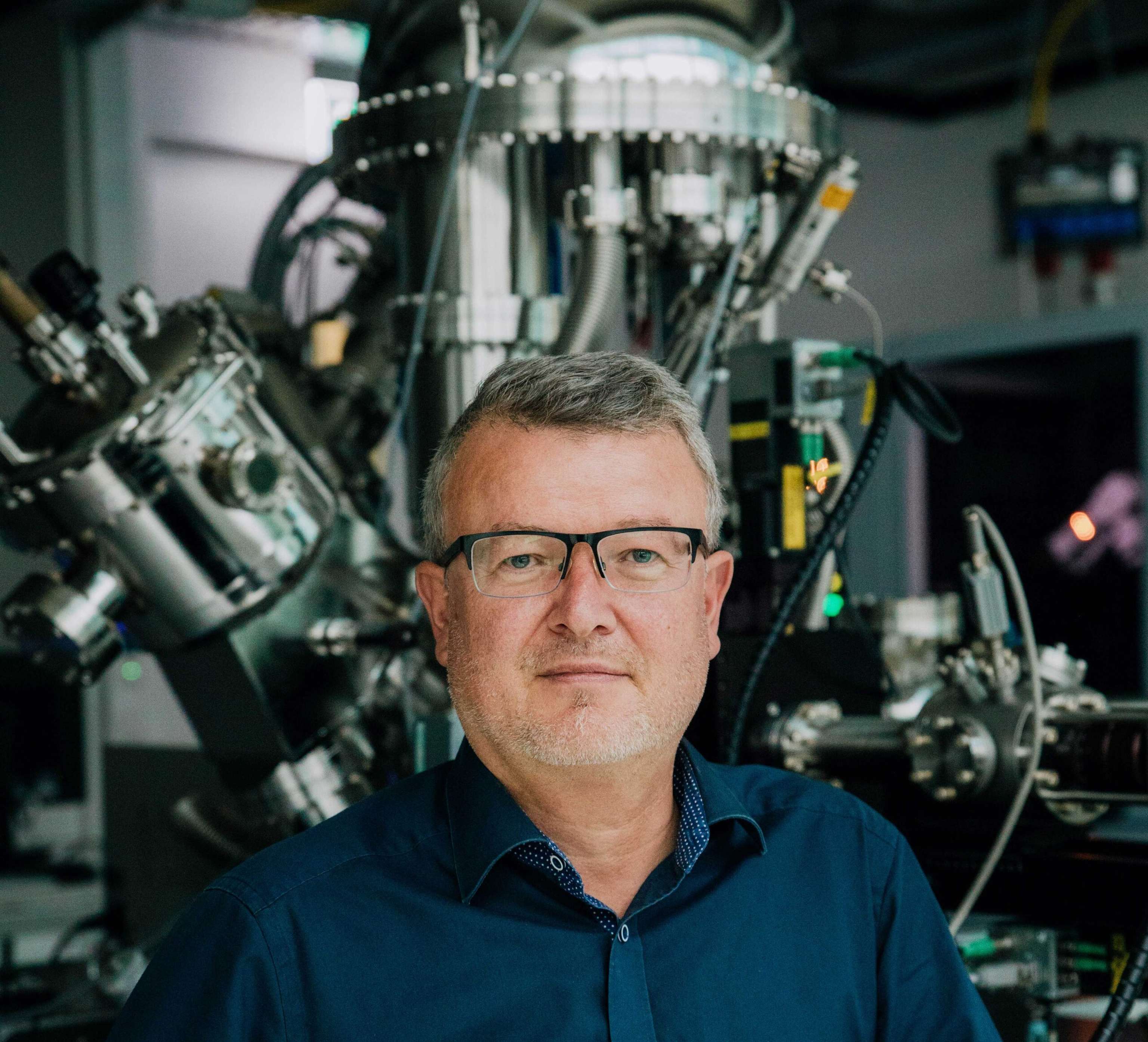 Maximilian Fichtner im Labor im Helmholtz-Institut Ulm.
