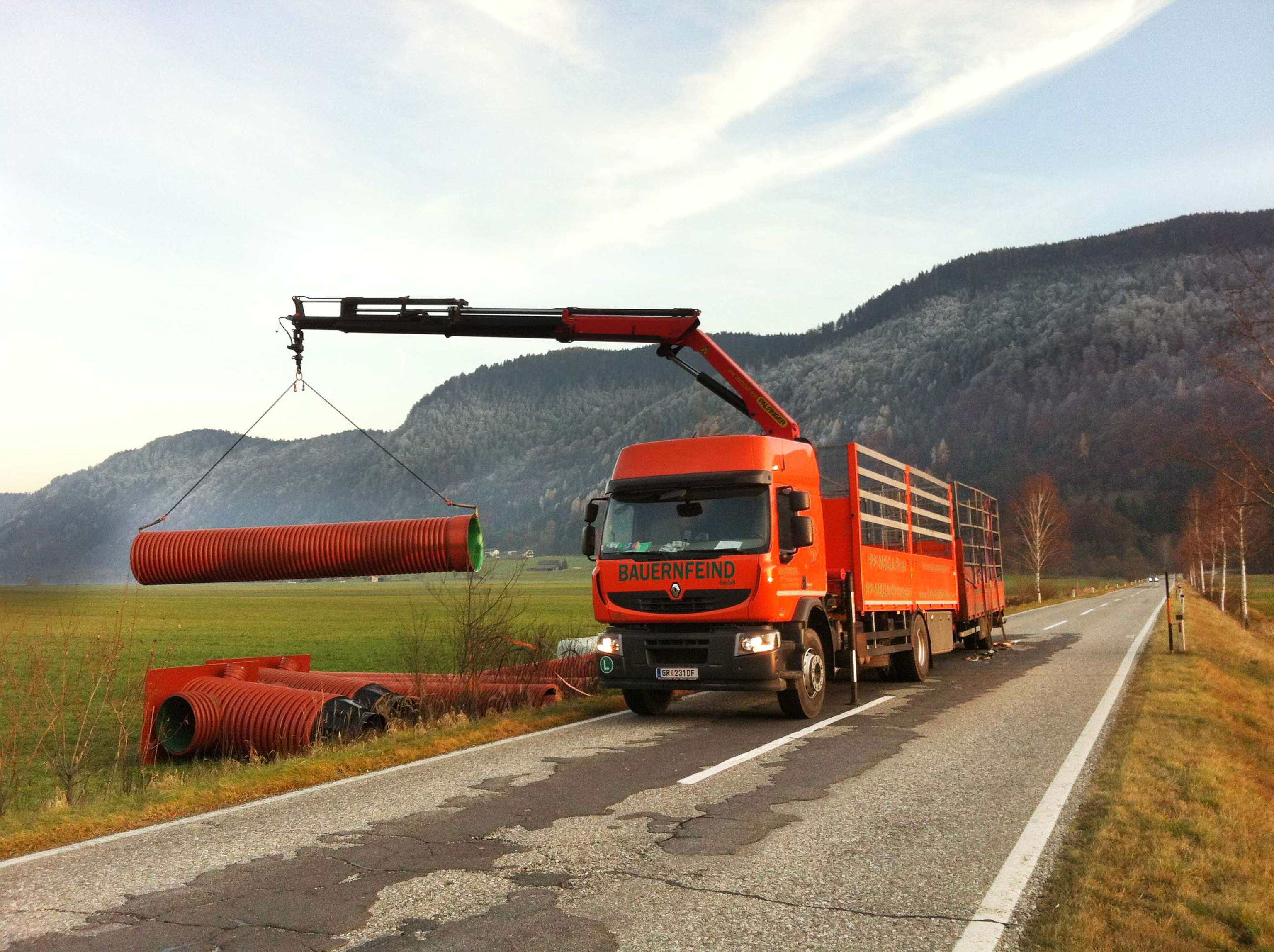 LKW-Abladung mittels Kran