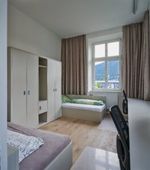 Im Rahmen der Umbauarbeiten entstanden 55 moderne Zweibettzimmern mit Dusche und WC.