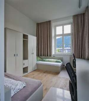 Im Rahmen der Umbauarbeiten entstanden 55 moderne Zweibettzimmern mit Dusche und WC.