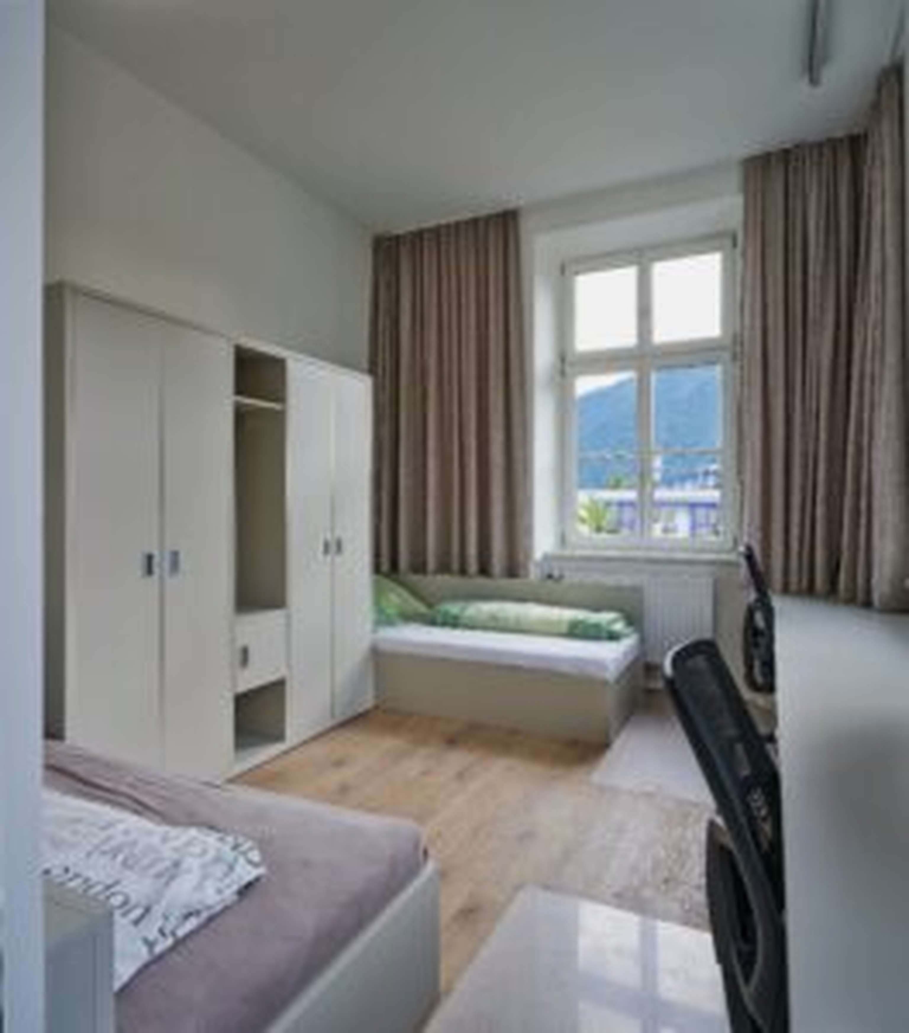 Im Rahmen der Umbauarbeiten entstanden 55 moderne Zweibettzimmern mit Dusche und WC.