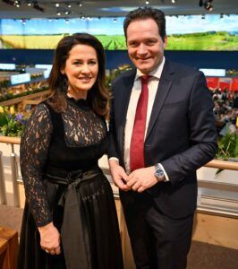 Mit der “Salzburger Erklärung” gemeinsam für zukunftsfähige Wälder: Bayerns Forstministerin Kaniber und Agrarminister Totschnig.