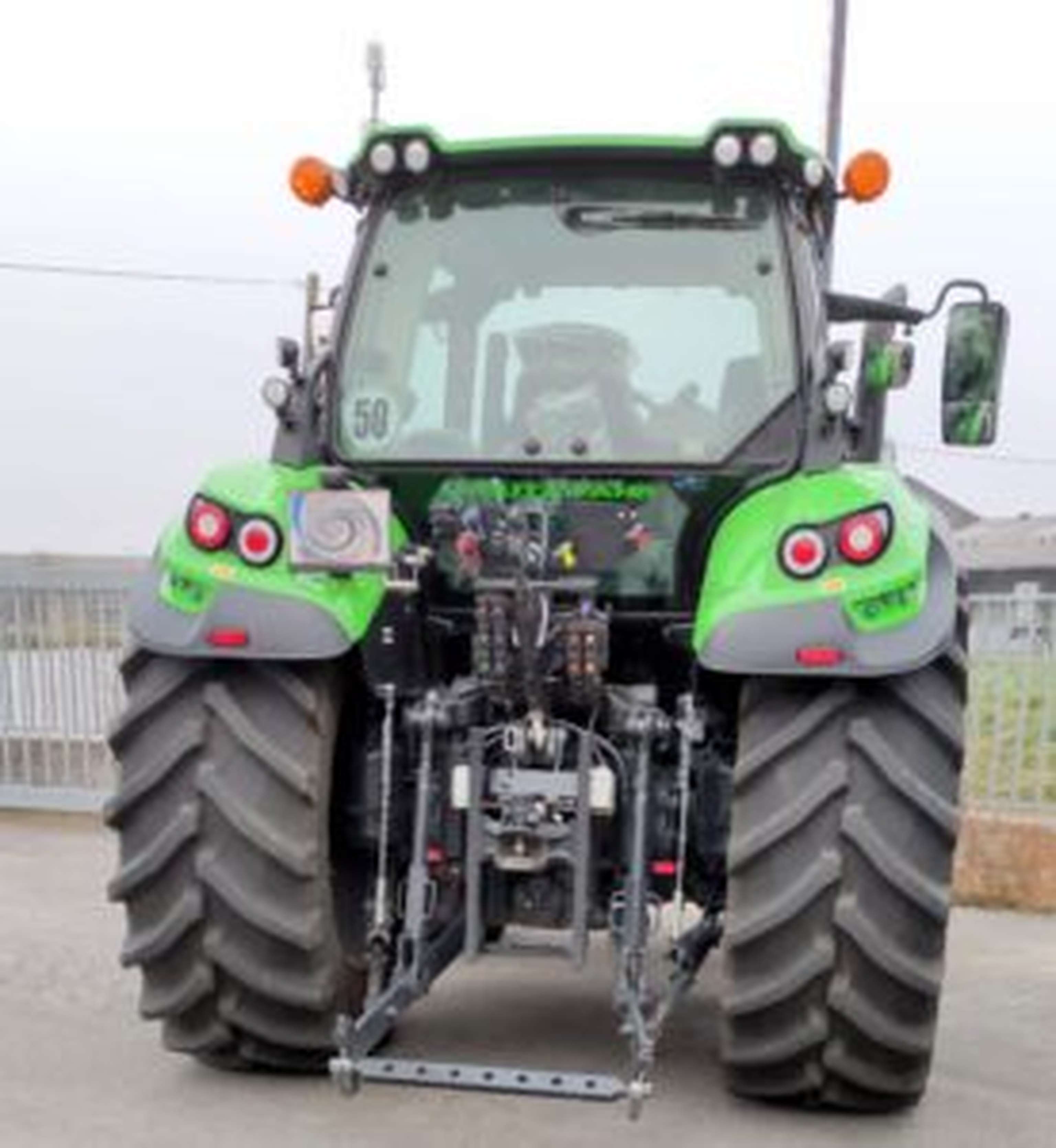 Das komplett ausgestattete Heck mit 100-mm-Hubzylindern.