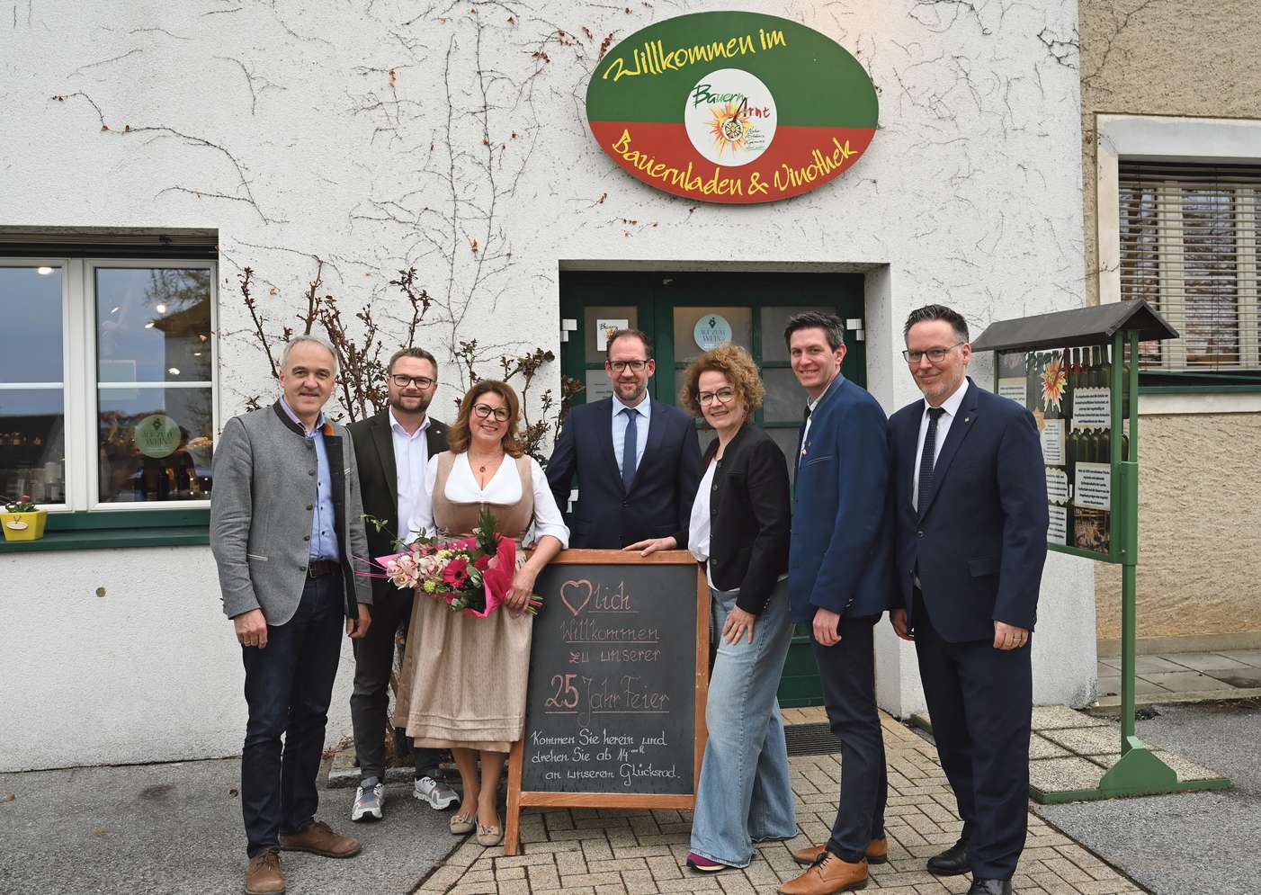 Gruppenbild der Ehrengäste