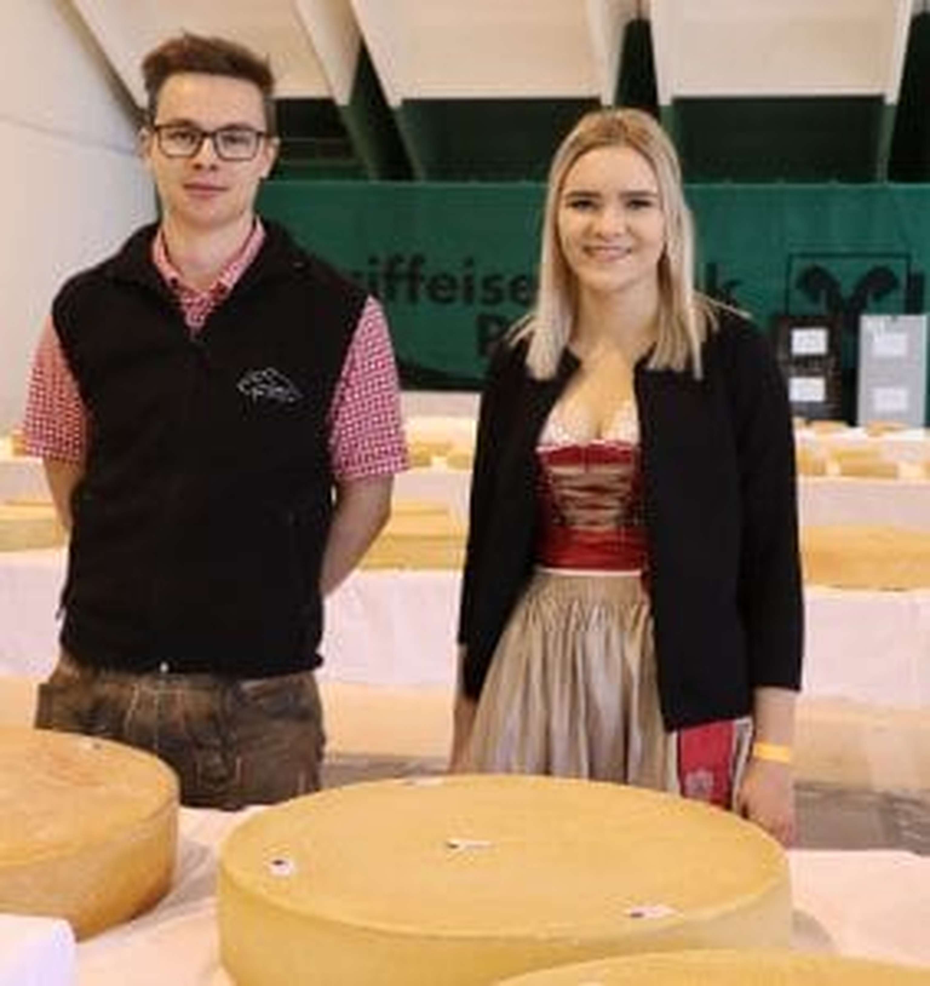 Die Obleute Sophie Sonderegger und Martin Wagner organisierten mit 80 Mitgliedern der Jungbauernschaft-Landjugend Galtür die 27. Auflage der Almkäseolympiade.