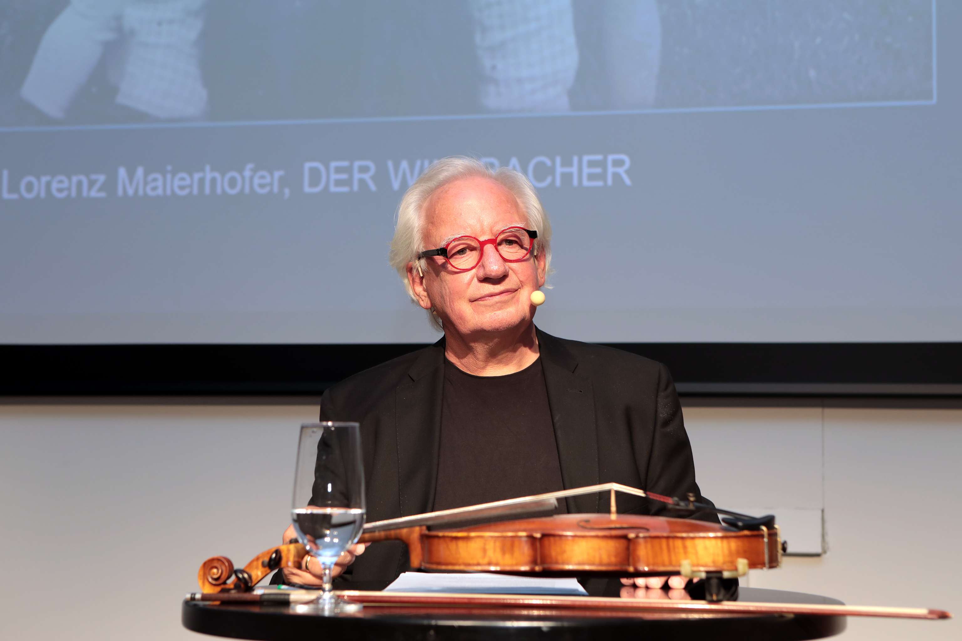 Lorenz Maierhofer bei der Lesung