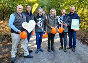 Personen im Wald