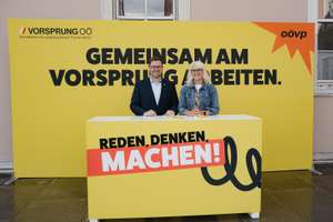 OÖVP-Landesgeschäftsführer Florian Hiegelsberger und die Bürgermeisterin von Holzhausen, Andrea Hubmer