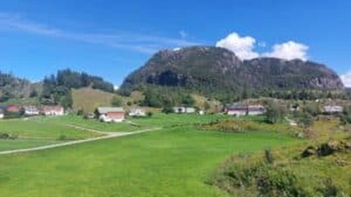 Die beiden Betriebe liegen im kleinen Weiler Fattnessvegen mit nur wenigen Einwohnern.