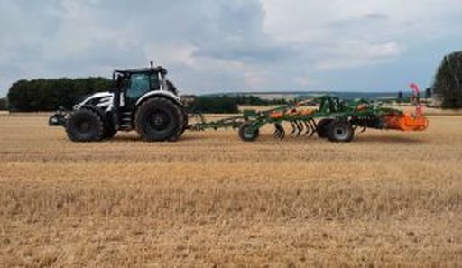 ValtraQ vor Grubber