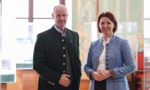 Landesjägermeister Sieghartsleitner mit Jagd-Landesrätin Langer-Weninger