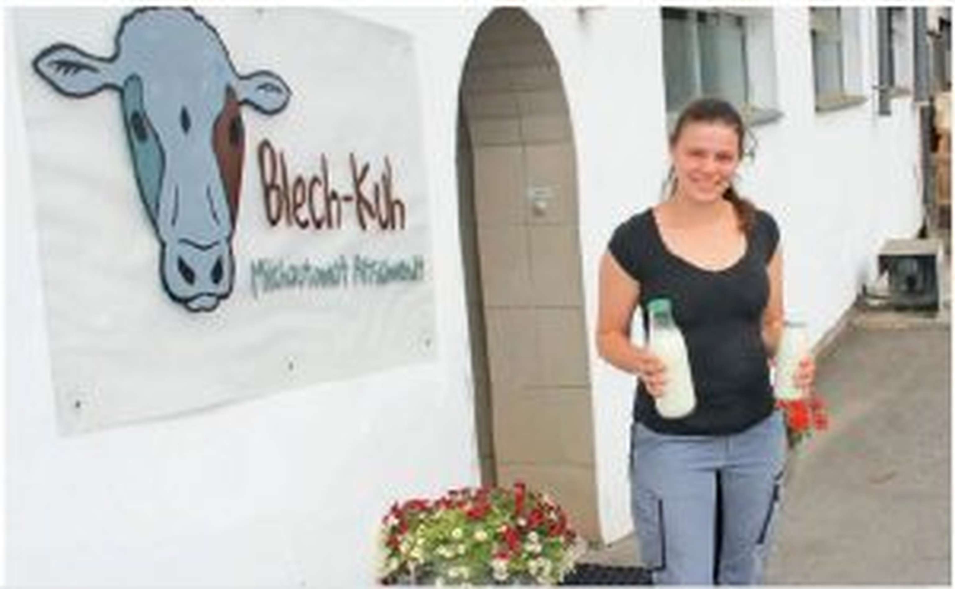 Marlene Perndorfer hat die Milchautomaten-Idee mit frischem Wind versehen und wirbt auch im Internet um Konsumenten.