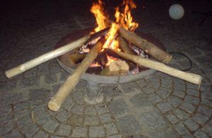 Besonderer Osterbrauch: In Inzersdorf werden „Weihscheitl“ angebrannt.