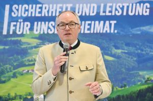 Das kürzlich präsentierte,2,5 Mio. Euro schwere Agrarpaket des Landes Niederösterreich und die Vorreiterrolle des Bauernbundes in der österreichischen Agrarpolitik standen im Blickpunkt des erweiterten Landesbauernrates.