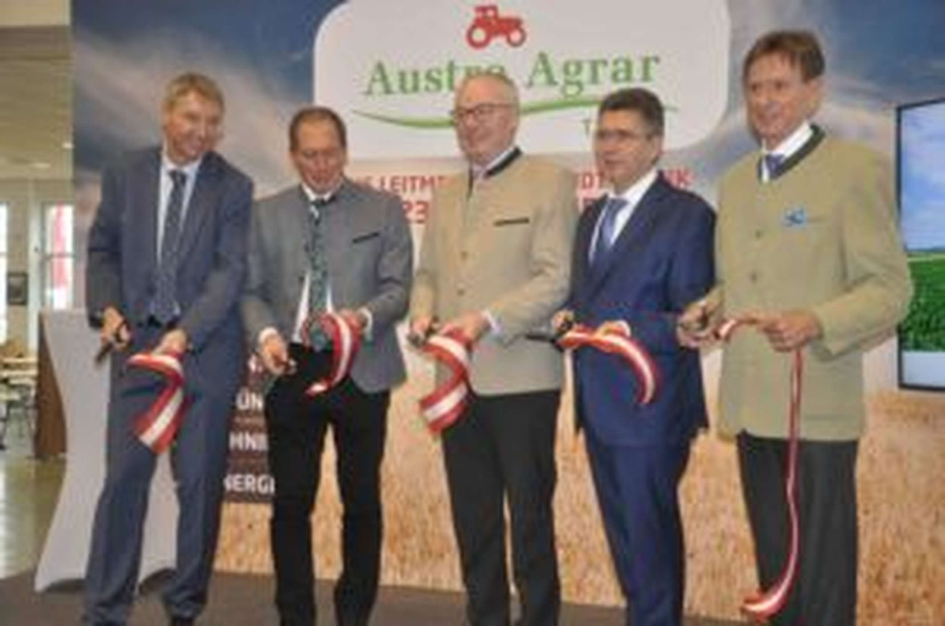 Bei der Eröffnung: Wolfgang Strasser (GF Messe Tulln), Josef Moosbrugger (Präsident LK Österreich), Stephan Pernkopf (LH-Stellvertreter), Peter Eisenschenk (Bürgermeister Tulln) und Rudolf Dietrich (Obmann Club Landtechnik Austria)