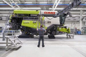 Im Claas-Stammwerk Harsewinkel werden seit 1936 Mähdrescher hergestellt. Bis heute sind es über 400.000 Stück.