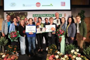 Die Landessieger der OÖ Gartentrophy 2023 feiern die Auszeichnung in der Gartenbauschule Ritzlhof.