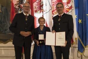 Liesbeth Fritz aus Steeg erhielt das Verdienstkreuz für ihr Engagement als langjährige Orts-, Gebiets- und Bezirksbäurin