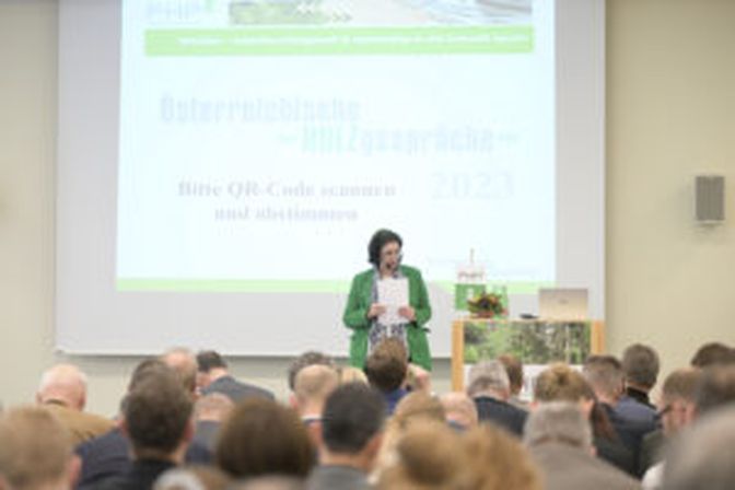 Reger Zuhörer-Andrang aus allen Branchen der Holzwirtschaft.