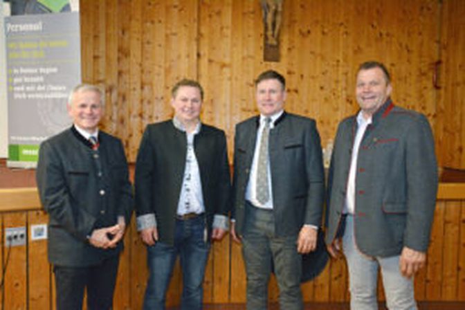 Maschinenring Osttirol GF Thomas Oppeneiger, die Obmann-Stv.Markus Steiner und Franz Aichner und Obmann Hans Gumpitsch blicken auf ein herausforderndes, jedoch erfolgreiches Jahr 2023 zurück.