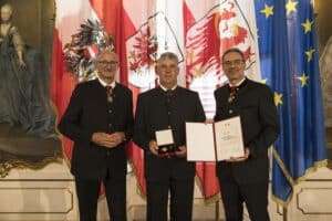 Für Verdienste um das Gemeinwohl wurde Josef Lusser aus Innervillgraten das Verdienstkreuz verliehen.
