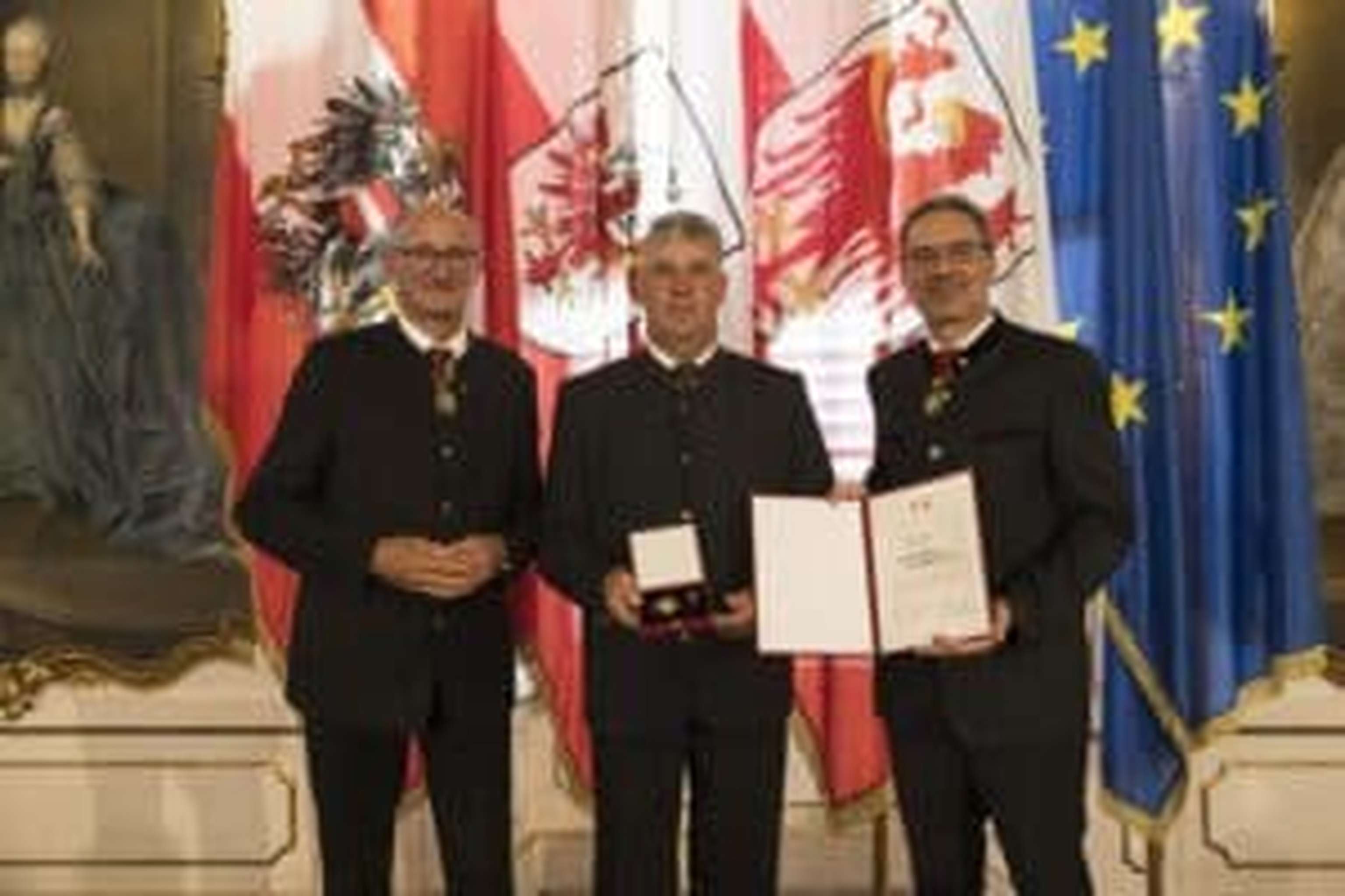 Für Verdienste um das Gemeinwohl wurde Josef Lusser aus Innervillgraten das Verdienstkreuz verliehen.